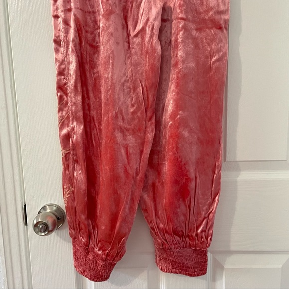 ANTHROPOLOGIE Rosie Bohemian Velvet Floral Embroidered Jogger in Pink - Picture 11 of 14